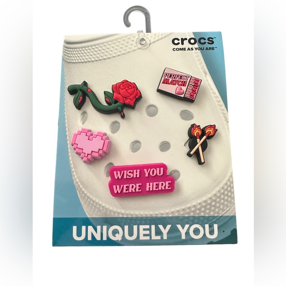 Crocs Uniquely You Valentines Day Jibbitz 5 Pack Charms - Picture 1 of 2